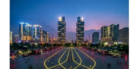 中国城市行政地域与实体地域的空间差异及优化整合