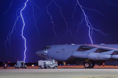 拉链,B-52H,波音B-52,风暴,轰炸机,夜晚,Stratofortres,机场,高清图片-纯色壁纸