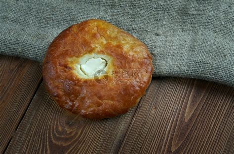 面包俄罗斯的木本面糕饼和土豆干芝士一种美味的高清图片下载-正版图片307751369-摄图网