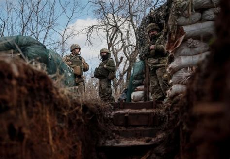 俄乌局势紧张顿巴斯前线乌克兰军人严阵以待_军事_中华网