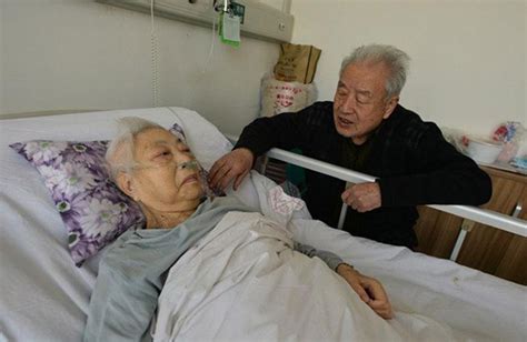 离婚37年后 八旬老两口病房里复婚_新闻中心_中国网