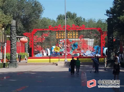 新疆昌吉市6.7万亩小麦喜获丰收_凤凰网视频_凤凰网