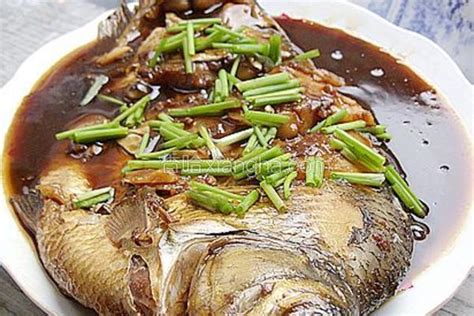 家常红烧鳊鱼的做法_菜谱_香哈网