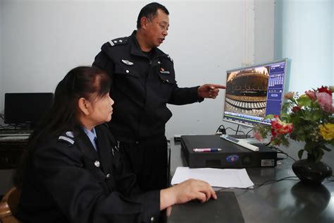 “这样的派出所请给我来一打！”上海警方试点“不分警种”一门受理47项事务_市政厅_新民网