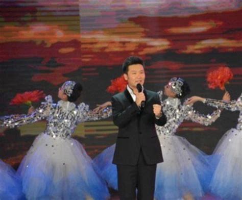父亲节的温暖·大连歌手薛皓源献给父亲的新歌《爸》发布 - 华娱网