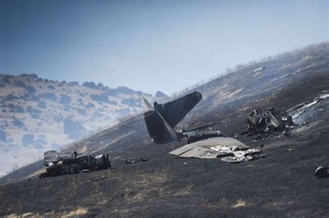 美国一架飞机坠毁冲入居民区，已确认2人死亡|飞机坠毁|居民区|桑蒂_新浪新闻