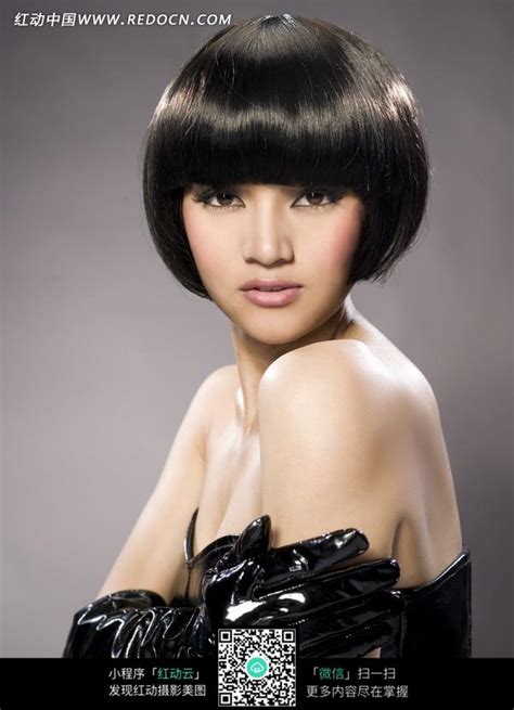 美女的奶波波图片