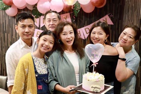 TVB女艺人生日获一家人齐聚庆祝 妹妹杨怡带宝贝女儿开心出镜