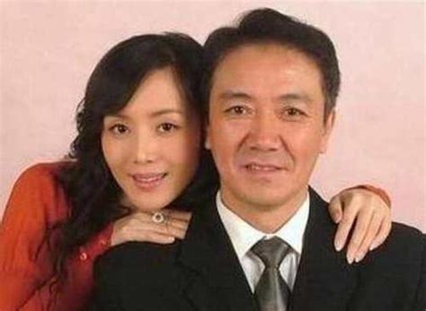 60岁李幼斌近照曝光，2婚是小16岁的她，却对前妻送房送车