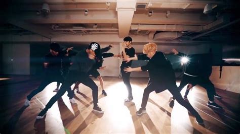 EXO《Electric Kiss》_舞蹈完整演示_全部教学视频_跳跳舞蹈_镜面分解慢动作基本功舞蹈教学视频