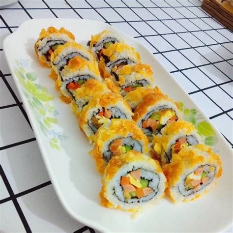 自制寿司的做法_【图解】自制寿司怎么做如何做好吃_自制寿司家常做法大全_红豆沙冰_豆果美食