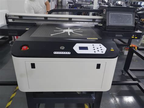 罗兰DG推出VersaUVLEF2-200台式UV平板打印机