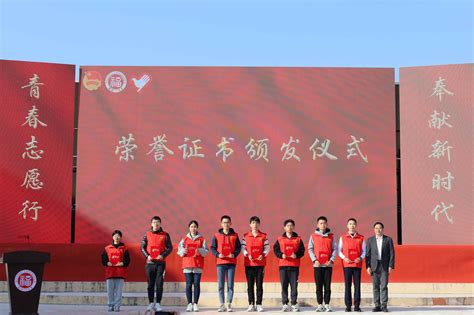 上海：大学生党员 新岗位宣誓-人民图片网