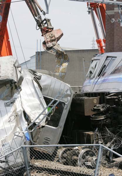 2005年4月25日午前9時18分ごろ、兵…：JR福知山線脱線事故 写真特集：時事ドットコム