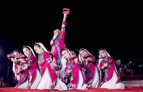 维吾尔族舞蹈元素素材下载-正版素材401357983-摄图网