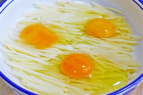 【蒸土豆丝炒鸡蛋的做法步骤图，怎么做好吃】流星香蕉皮_下厨房