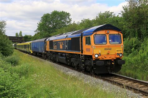 scot-rail.co.uk » Photo » 66723 passes through Gartcosh Station on the 6S44