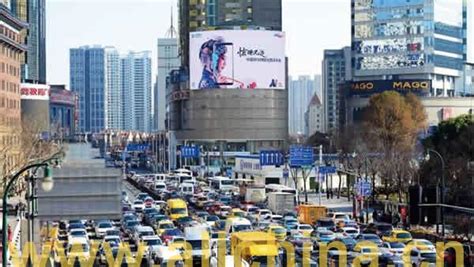 上海淮海中路新华联商厦大屏-上海户外LED广告-全国户外LED大屏-户外LED广告公司