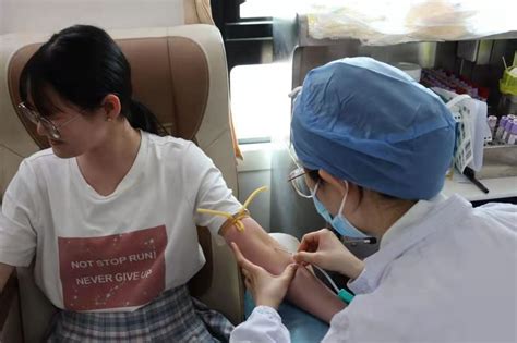 女孩两次献血手术却遇血荒 亲属同学捐血相助_教育新闻_教育新闻_海口网