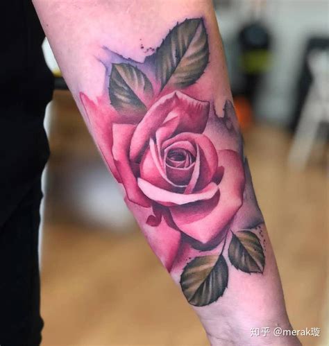 女生腿部唯美潮流的玫瑰花纹身图案