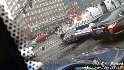 北京：长安街车祸现场_手机凤凰网