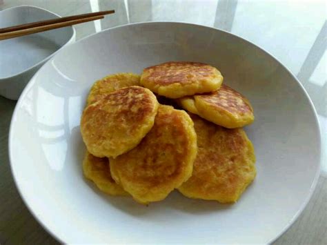红薯饼的做法_【图解】红薯饼怎么做如何做好吃_红薯饼家常做法大全_银色咖啡_豆果美食