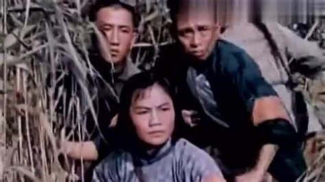 老电影《洪湖赤卫队》敌人包围村庄，韩英同志为救护百姓被捕_高清1080P在线观看平台_腾讯视频