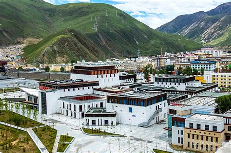 玉树藏族自治州玉树市荣获“2017最美中国目的地城市”称号_玉树市新闻网