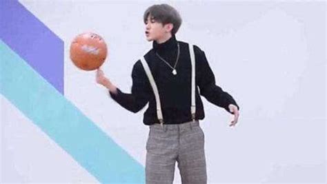 蔡徐坤唱跳rap原视频，上演花式篮球，惨遭网友怒斥！