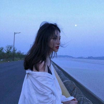 温柔带伤感头像女生