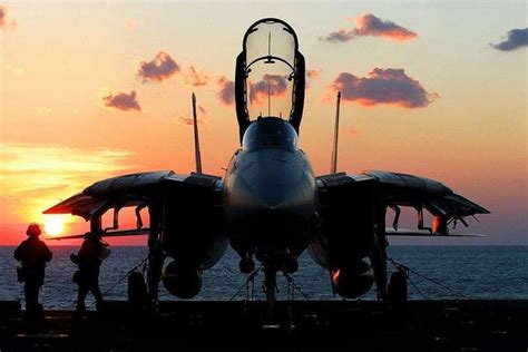 美军为何将作战能力强大的F–14战斗机和“不死鸟”导弹退役？_轰炸机