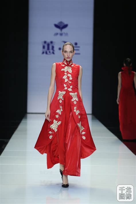 伊里兰品牌亮相2016北京时装周 发布“四季”女装产品（图）（2）-千龙网·中国首都网