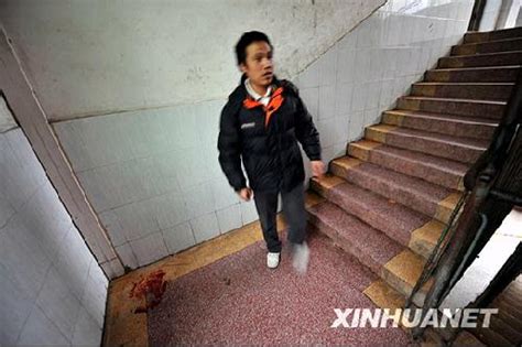 1 月 13 日青海西宁公交站塌陷，公交车坠入后疑发生爆炸，事故原因是什么？救援进展情况怎么样了？ - 知乎