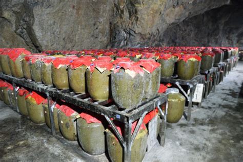 三分酿七分藏——陶瓷酒坛藏酒的好处-泸州隆源陶业有限公司
