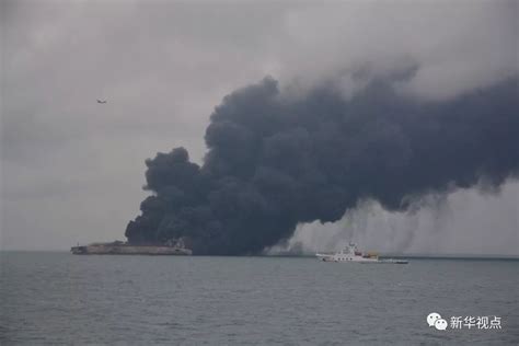 长江口两船碰撞事故：独家视频还原事发场景