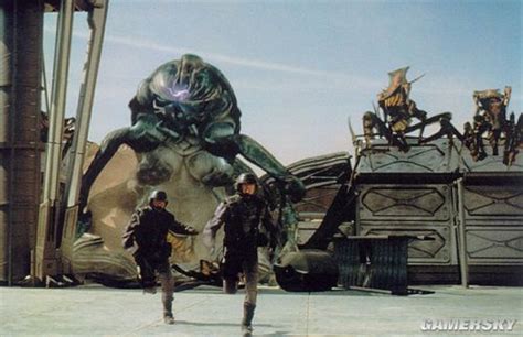 《星河战队》打怪虫的几种方式，还是新款机甲靠谱，单人可灭虫群