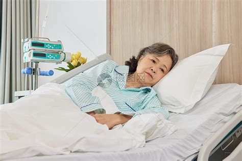 老年病患住院卧床休息高清图片下载-正版图片502505164-摄图网