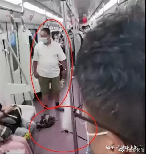 北京地铁劝乘客遵守“禁食”新规 管理员：极少人不配合__凤凰网