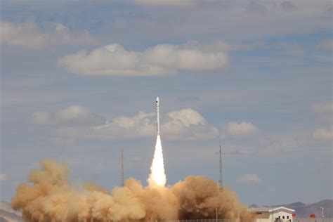中国在哪一年成功发射第一颗人造卫星——东方红一号？-