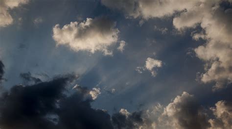 乌云密布的天空图片素材-正版创意图片600152845-摄图网