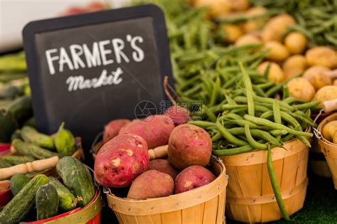 当地农民市场销售的新鲜有机产品蔬菜单位高清图片下载-正版图片503308507-摄图网