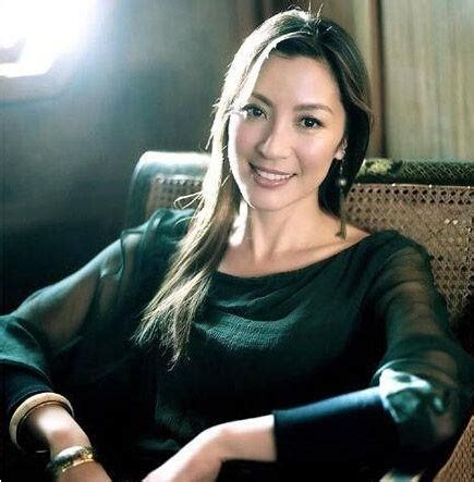 60岁杨紫琼人生开挂，回应获得奥斯卡最佳女主角提名，感谢导演__财经头条