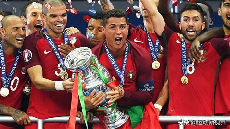 首冠!葡萄牙捧杯 欧洲杯历史第十支冠军队诞生_体育_腾讯网