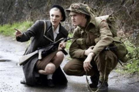 穿裙子上战场的苏联女兵被德军抓捕后，会被如何对待？下场凄惨|女兵|德军|苏联_新浪新闻