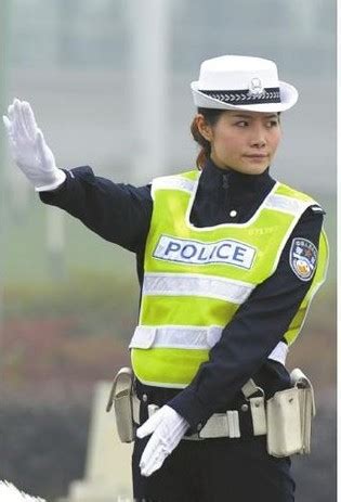 中国第一代女交警： 60年前站岗被围观_凤凰网视频_凤凰网