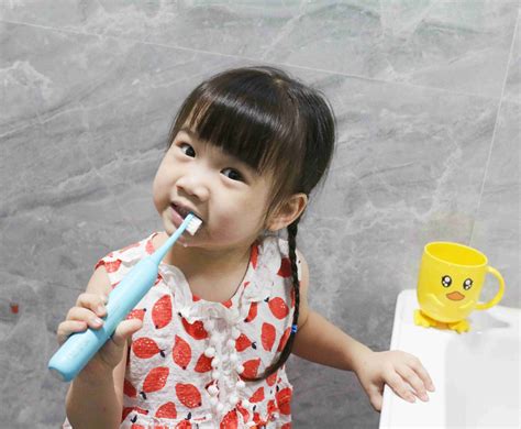 时尚智能电动牙刷产品设计，给你的牙齿更多一层保护-优概念