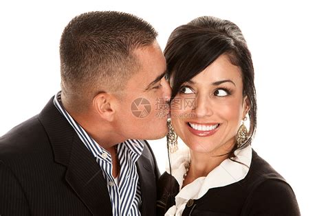 男人和女人在接吻高清图片下载-正版图片501492143-摄图网