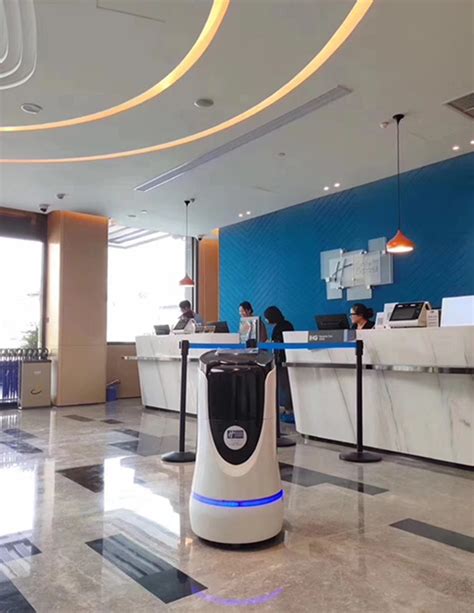 上海康桥智选假日酒店_酒店机器人_酒店服务机器人管家_智能机器人-一米官网