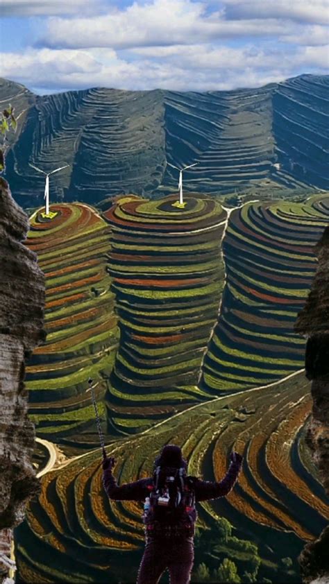 宁夏金鸡坪梯田，被誉为黄土高原美丽的指纹。也是人类与自然环境抗争的证明，是人类改造自然的美景。%风景%航拍_腾讯视频