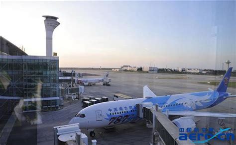 深圳航空的波音738客机在武汉天河机场起飞，绕了好大一圈！_腾讯视频